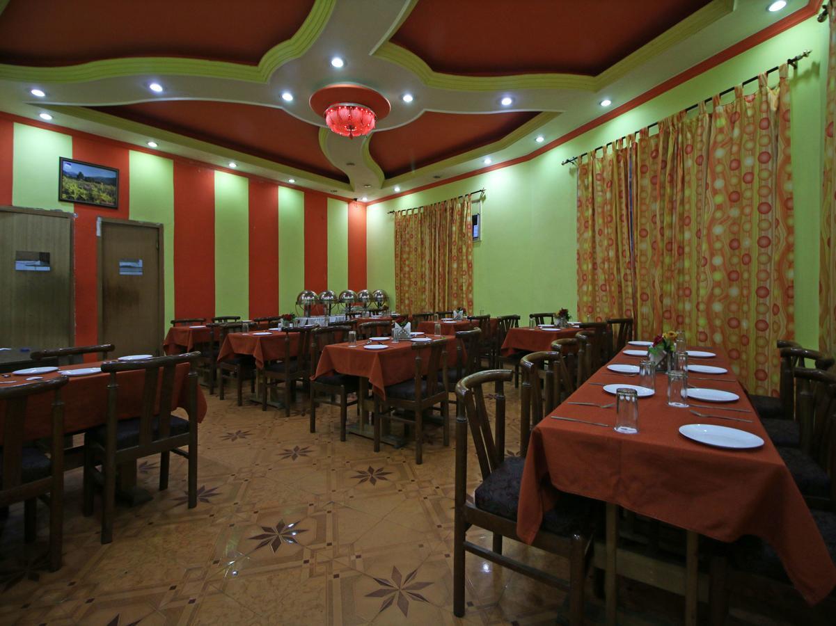Oyo 5667 Katra Continental Otel Dış mekan fotoğraf