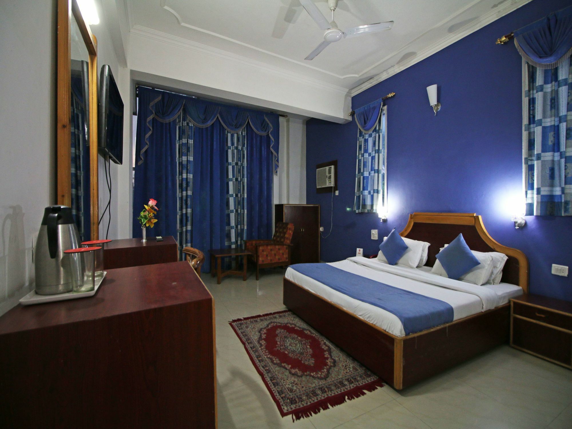 Oyo 5667 Katra Continental Otel Dış mekan fotoğraf