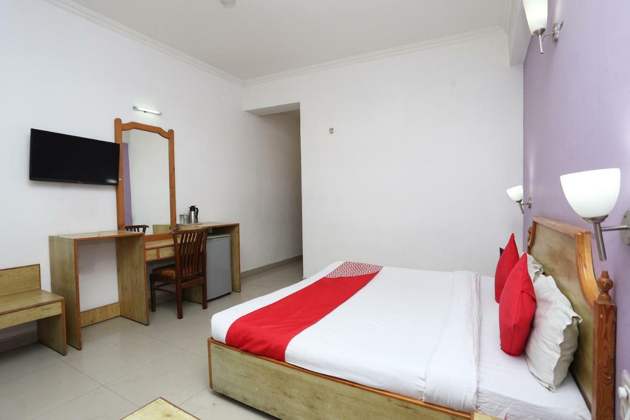 Oyo 5667 Katra Continental Otel Dış mekan fotoğraf